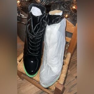 Patent black Boots Never used